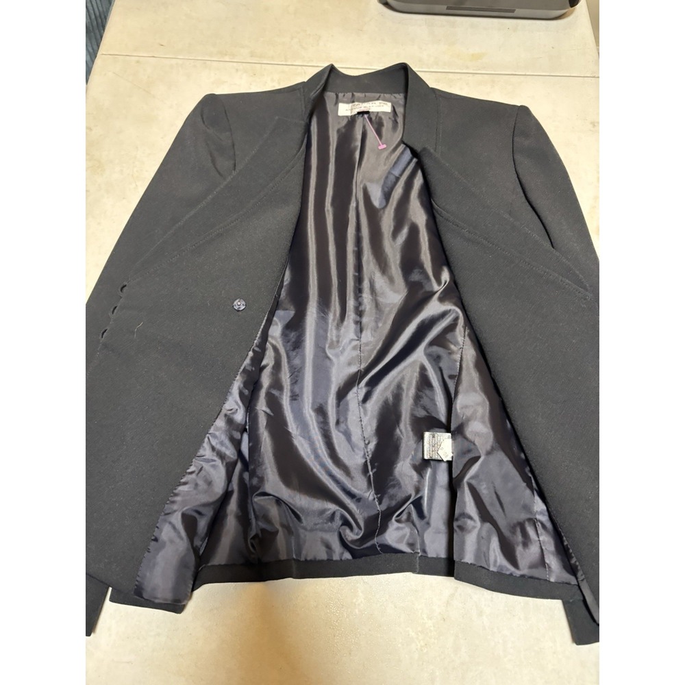 Tahari Black Suit Jacket. Front Stitching Detail. Button Front.‎ Sz 6p